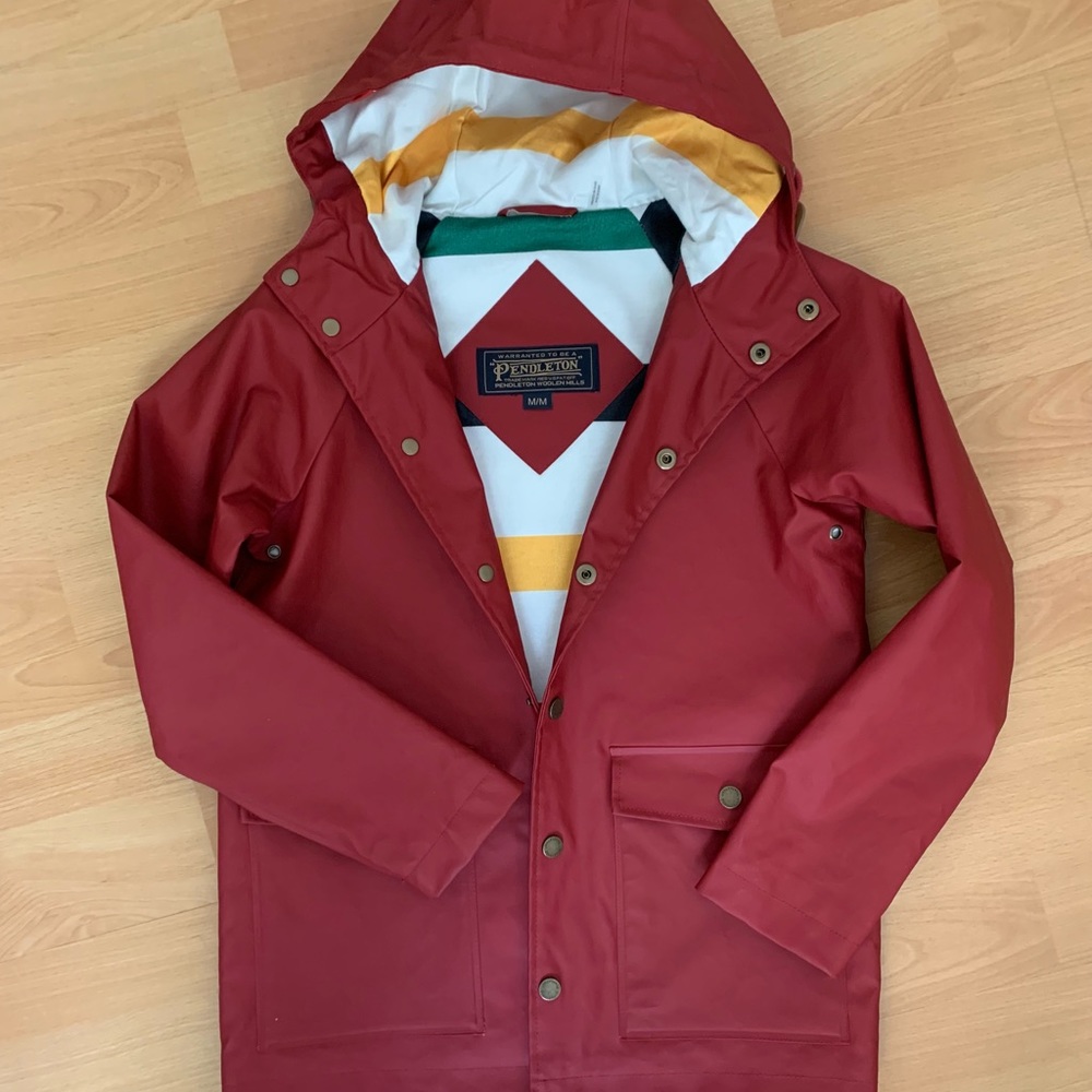 Pendleton girls’ burgundy raincoat size M